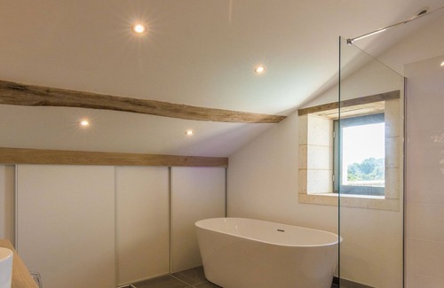 Champagne-et-Fontaine Casa | Country house with view of the castle.