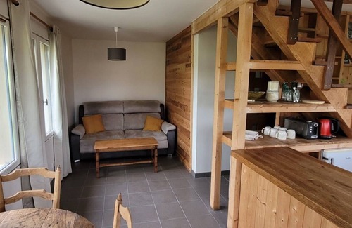 Saint-Victor-en-Marche Chalet De Esquí | Country cottage on the edge of a forest