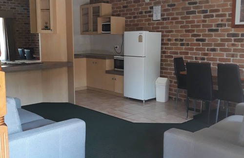 South Toowoomba Hotel | Country Gardens Motor Inn Toowoomba