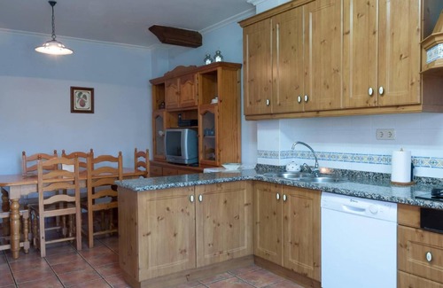Barruelo de Santullan Casa | Casa rural 'Vielba' con vistas a la montaña, terraza privada y Wi-Fi