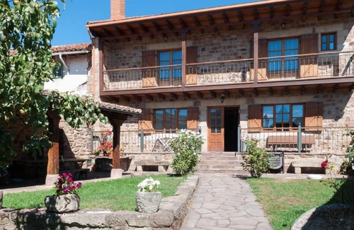 Barruelo de Santullan Casa | Casa rural 'Vielba' con vistas a la montaña, terraza privada y Wi-Fi