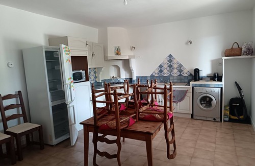 Pernes-les-Fontaines Casa | Country house near town center, 2 to 6 persons, above ground pool, 2 parking spaces