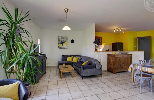 Saint-Just-la-Pendue Cabaña | Casa rural con jacuzzi, sauna, Wi-Fi y jardín privado