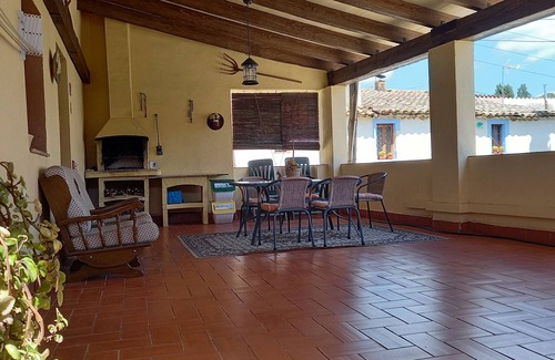 Olesa de Bonesvalls Cabaña | Apartamento a 30 km de Barcelona con piscina compartida, BBQ, WiFi gratis