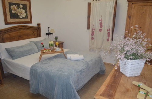Almedinilla Otro | En el centro de Andalucía. Magnifica Casa Rural, con piscina privada. La Laguna