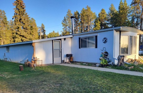 Caroline Casa | Country home on a secluded farm with walking trails. Horses welcome