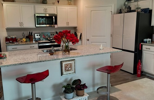 Welcome Casa | Country home , mile from Winery- custom design features, acre of peace & quiet!