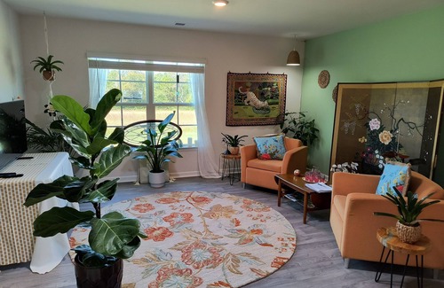 Welcome Casa | Country home , mile from Winery- custom design features, acre of peace & quiet!
