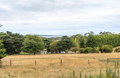 Balnarring Casa | Country Home Stay, Animals, 2 Properties Sleeps 15