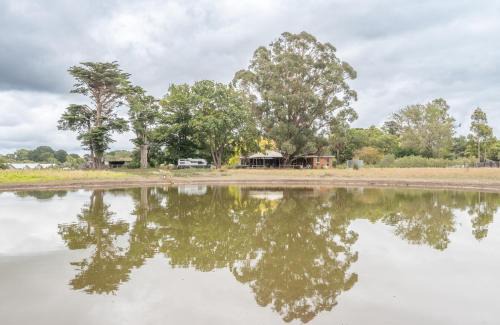 Balnarring Casa | Country Home Stay, Animals, 2 Properties Sleeps 15