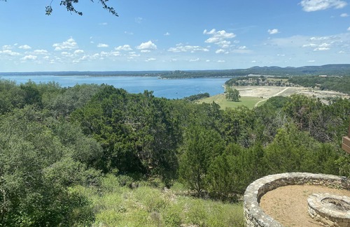 Canyon Lake Casa | Country home with modern amenities overlooking the lake.