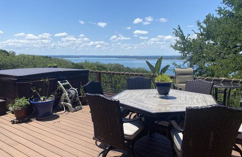 Canyon Lake Casa | Country home with modern amenities overlooking the lake.