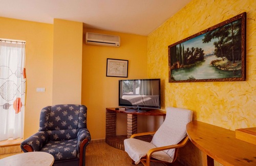 Navares Casa | Casa rural 'Casa Castillo' con vistas a la montaña, Wi-Fi y aire acondicionado