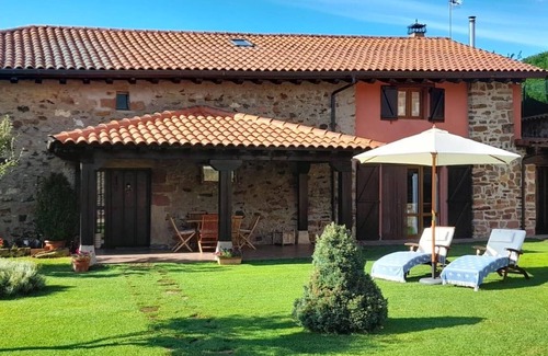 Pineda de la Sierra Casa | Country House 'El Hayedo' with Mountain View, Private Terrace and Wi-Fi