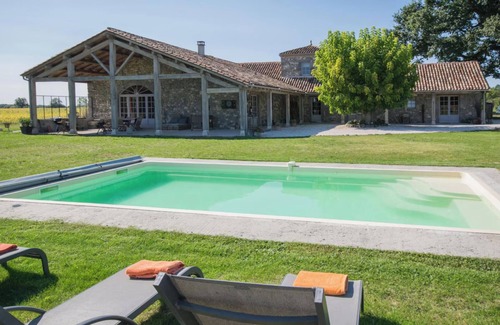 Fargues-sur-Ourbise Villa | Country House 'Petit Manoir Penan Avec Piscine' with Private Pool, Private Terrace and Wi-Fi
