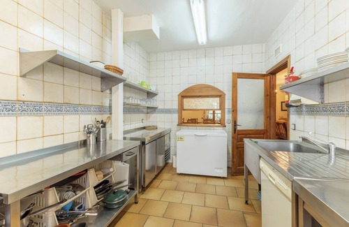 La Serna del Monte Casa | Casa rural 'La Cárcava' con vistas a la montaña, terraza privada y Wi-Fi