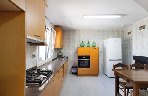 San Martin Sarroca Casa | Casa rural 'Cal Peret Miquelet' con vistas a la montaña, piscina privada y Wi-Fi