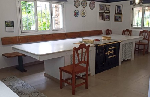 Guntin Casa | Country House 'Albaredo' with Mountain View, Private Pool and Wi-Fi