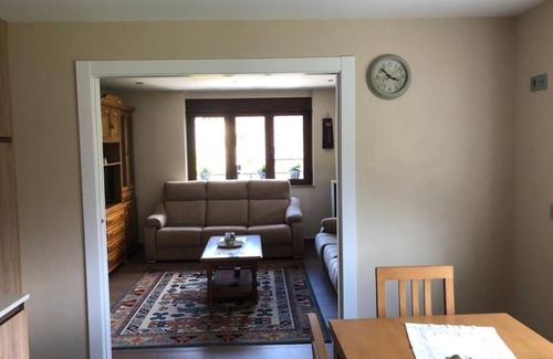 Corao Casa | Casa rural 'Apartamento 2' con vistas a la montaña, jardín privado y Wi-Fi