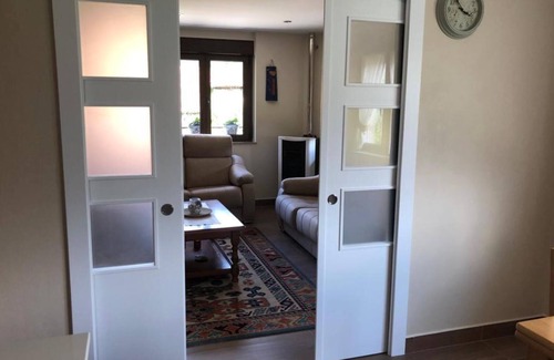 Corao Casa | Casa rural 'Apartamento 2' con vistas a la montaña, jardín privado y Wi-Fi