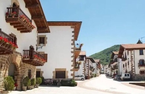 Iraizotz Casa | Casa rural 'Apartamento Ll' con vistas a la montaña, balcón y Wi-Fi
