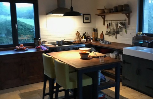 Plomodiern Casa | Country house, beaches, walking, cycling, kite/surfing, dog friendly