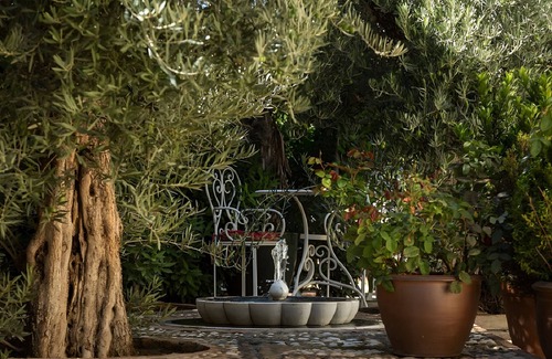 Castronuno Casa | Casa rural 'Beautiful Alamedas' con piscina privada, jardín privado y Wi-Fi