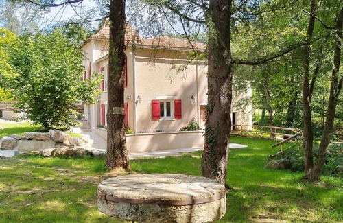Saint-Paul-de-Vern Casa | Country house by the river, swimming and fishing Pets welcome