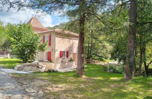 Saint-Paul-de-Vern Casa | Country house by the river, swimming and fishing Pets welcome