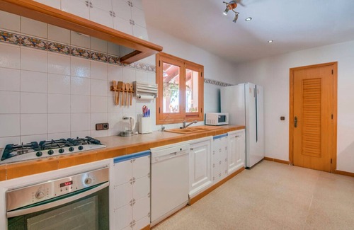 Santa Margalida Villa | Country House 'Ca Na Bisquerra' with Mountain View, Wi-Fi and Air Conditioning