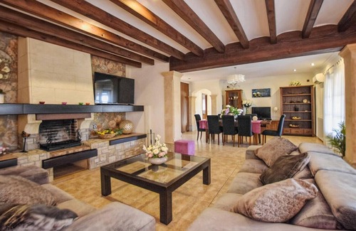 Ariany Villa | Casa rural 'Canova' con vistas a la montaña, Wi-Fi y aire acondicionado