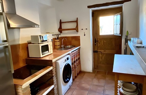 Taberno Casa | Casa Rural 'Casa de la Abuela' con Vista a la Montaña, Piscina Compartida y Wi-Fi