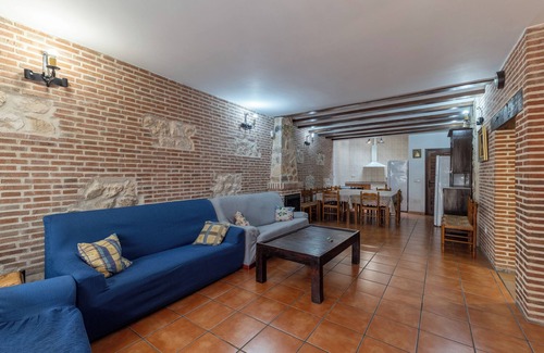 Valdelaguna Casa | Casa rural 'Casa Rural La Abubilla' con vistas a la montaña, terraza privada y Wi-Fi