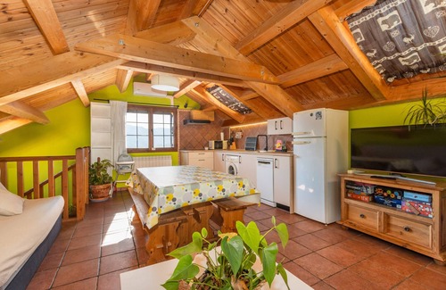 Belsierre Casa | Casa rural 'Casa Pirinea' con vistas a la montaña y Wi-Fi
