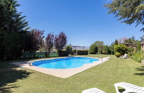La Serrada Casa | Casa rural 'Casa Rural Las Yernas' con vistas a la montaña, piscina privada y Wi-Fi