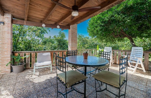 Ojen Villa | Casa rural 'Casa Rural Entre Ojén Y Marbella' con vistas a la montaña, terraza privada y Wi-Fi