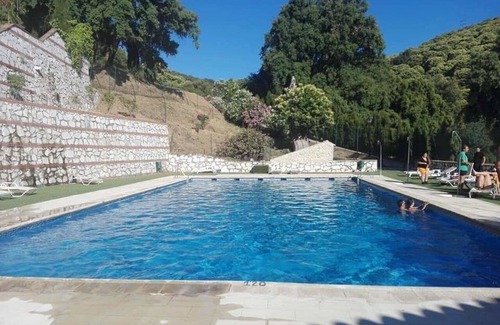 Pujerra Villa | Casa rural 'Casas Rurales El Viejo Castaño 2' con vistas a la montaña y aire acondicionado