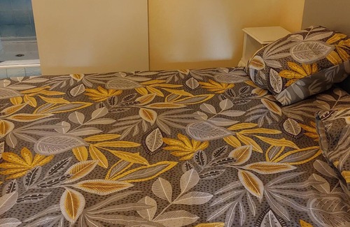 Salernes Cama Y Desayuno | Country house divided into three ground floor apartments