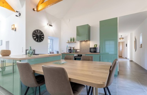 Landrevarzec Casa | Casa rural 'Domaine 2 Gites 12 Personnes' con terraza privada, jardín privado y Wi-Fi