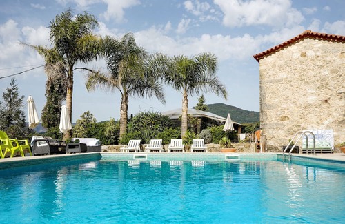 Bico Villa | Casa rural 'Eido Da Devesa' con vistas a la montaña, piscina privada y Wi-Fi
