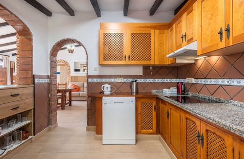 Motril Casa | Casa rural 'El Amanecer' con vistas a la montaña, Wi-Fi y aire acondicionado