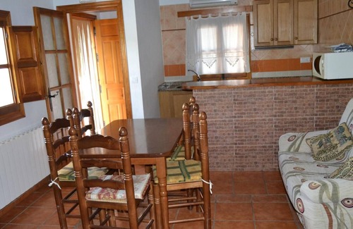 Otos Casa | Casa rural 'El Bañaor' con vistas a la montaña, Wi-Fi y aire acondicionado