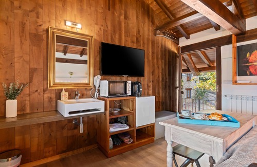 Vegadeo Casa | Casa rural 'El Desvan De Alborada Del Eo' con vistas a la montaña, Wi-Fi y aire acondicionado