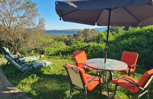 Piedralaves Villa | Casa rural 'El Valle' con vistas a la montaña, piscina privada y Wi-Fi