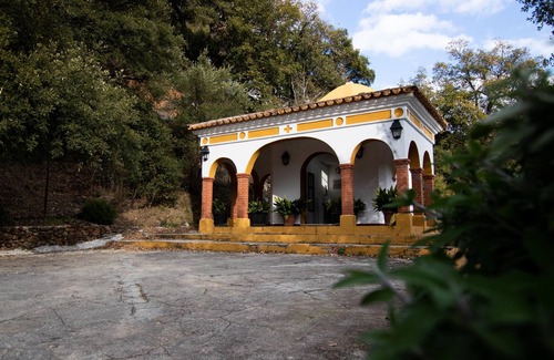 Pujerra Villa | Casa rural 'El Viejo Castaño 3' con vistas a la montaña, Wi-Fi y aire acondicionado