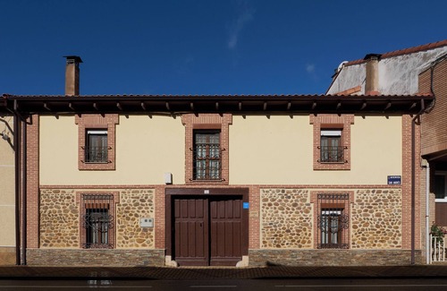 Cimanes del Tejar Casa | Casa rural 'El Capricho Del Tejar' con piscina compartida, terraza privada y Wi-Fi