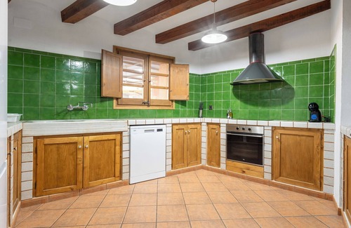Torrelles de Foix Casa | Casa rural 'Can Cruset' con vistas a la montaña, piscina privada y Wi-Fi
