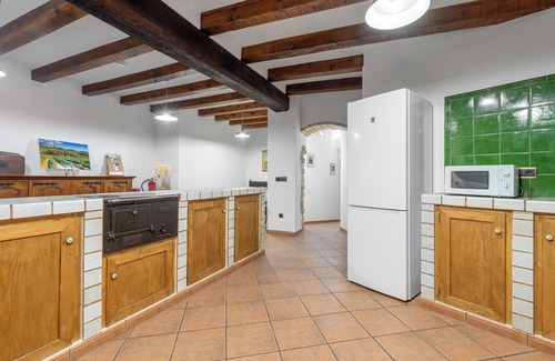 Torrelles de Foix Casa | Casa rural 'Can Cruset' con vistas a la montaña, piscina privada y Wi-Fi