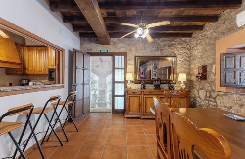 Candeleda Villa | Casa de campo 'Finca La Lobera' con vistas a la montaña, Wi-Fi y aire acondicionado