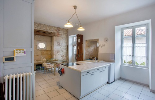 Fontenay-le-Comte Villa | Casa rural 'La Maison De Maître' con piscina privada, terraza privada y Wi-Fi